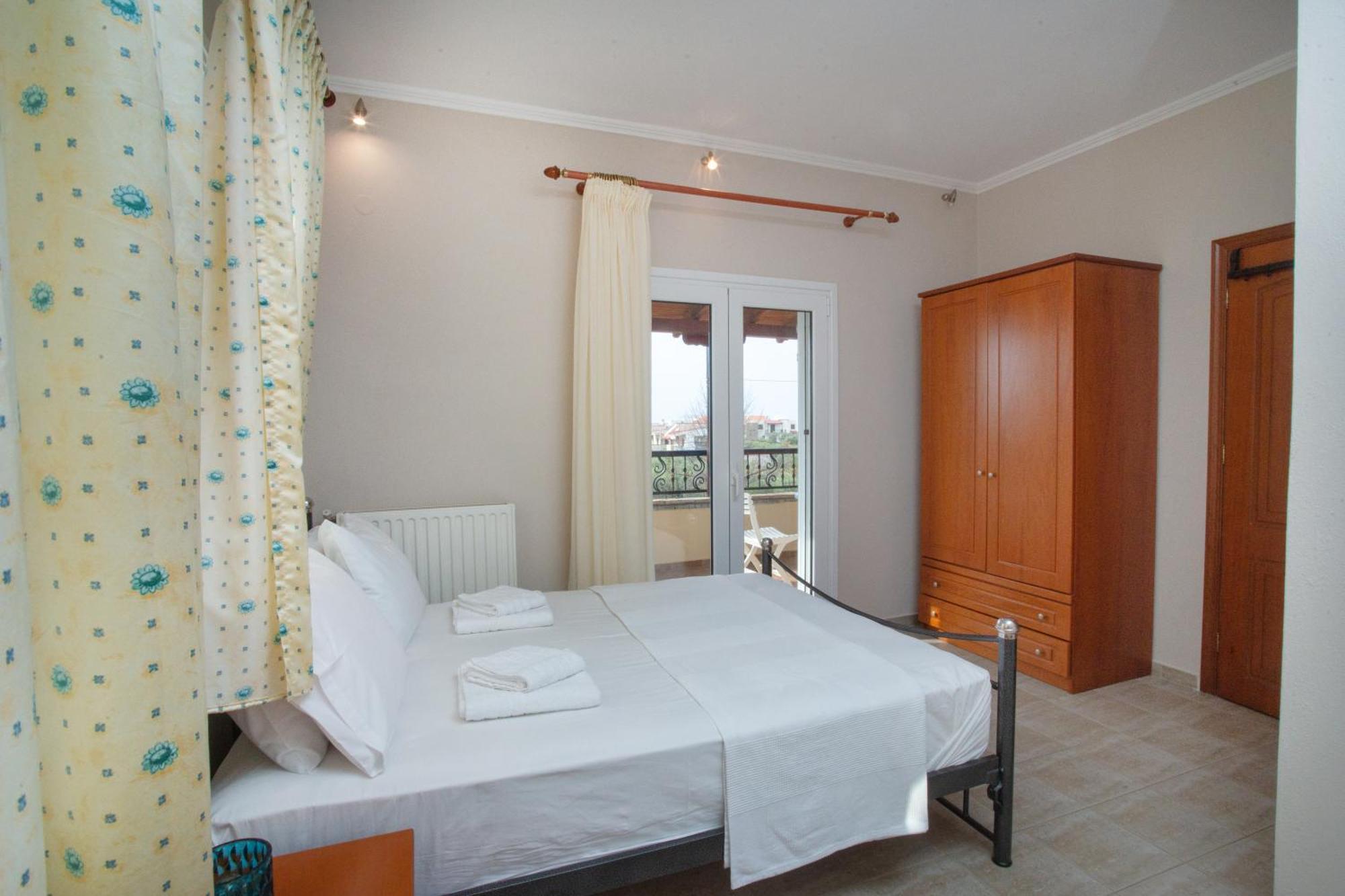 Private 6-Bdrm Villa With Garden 150M To Beach Paradisos Exterior foto