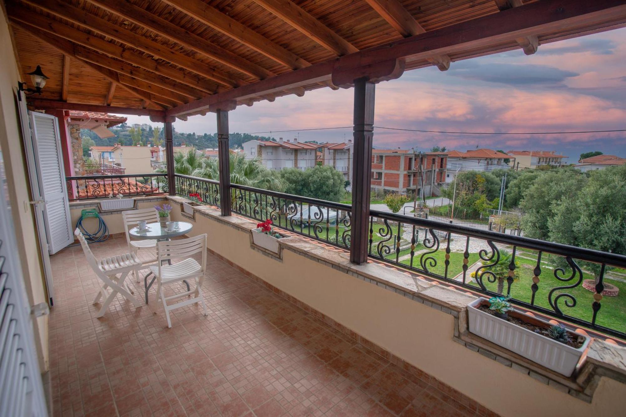 Private 6-Bdrm Villa With Garden 150M To Beach Paradisos Exterior foto