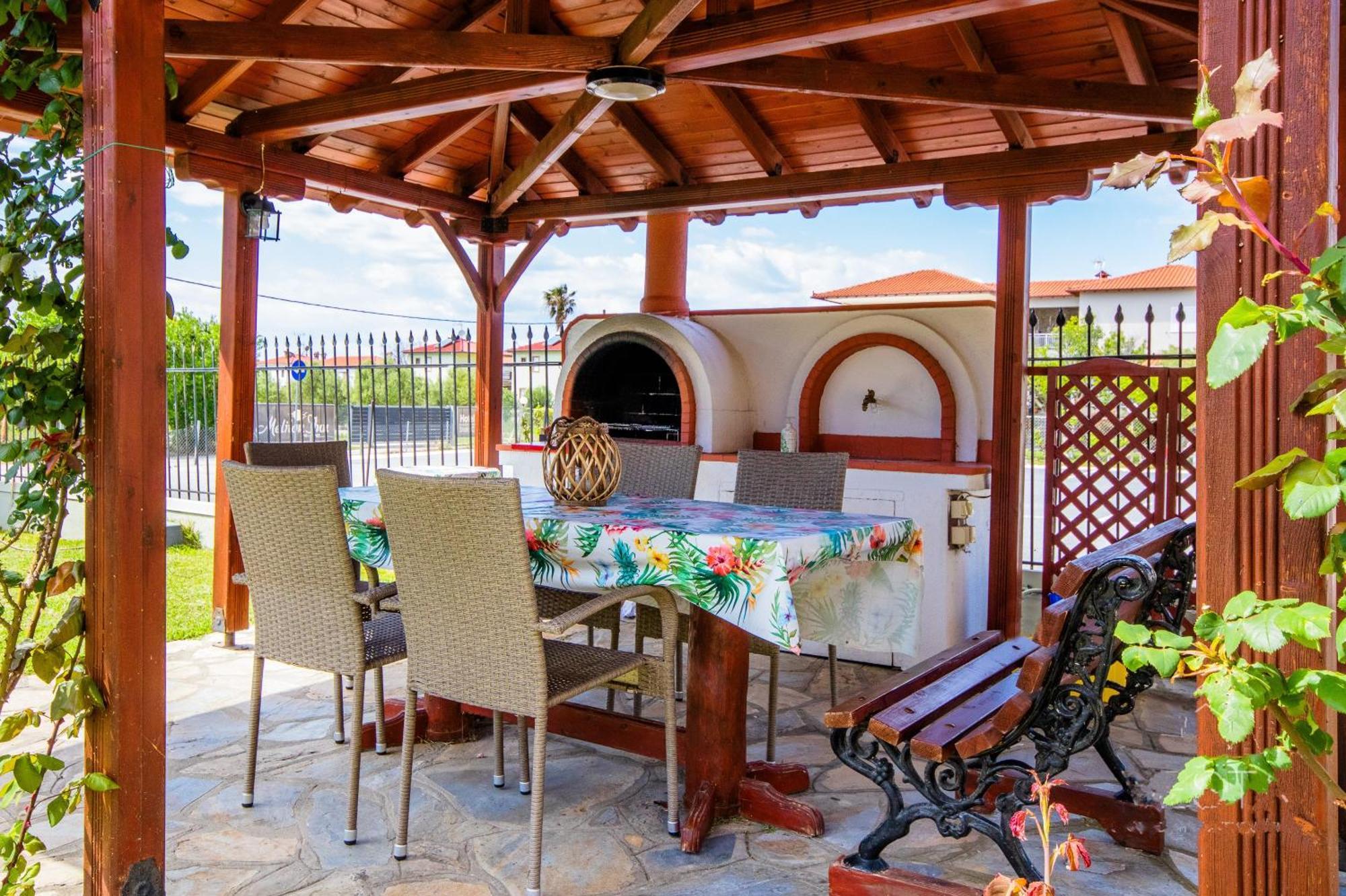 Private 6-Bdrm Villa With Garden 150M To Beach Paradisos Exterior foto